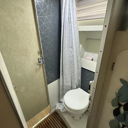 Vedette Location A La Nuitee Sur L Eau Botel *