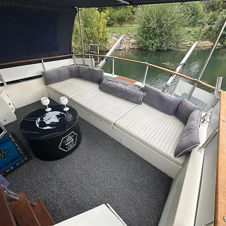 Vedette Location A La Nuitee Sur L Eau Botel