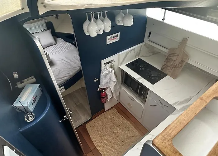 Vedette Location A La Nuitee Sur L Eau Botel *