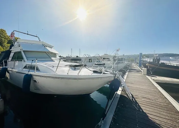 Vedette Location A La Nuitee Sur L Eau Botel Valence (Drome)