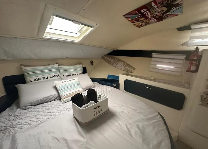 Vedette Location A La Nuitee Sur L Eau Botel *