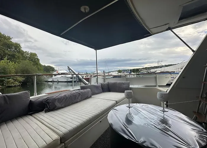 Vedette Location A La Nuitee Sur L Eau Botel