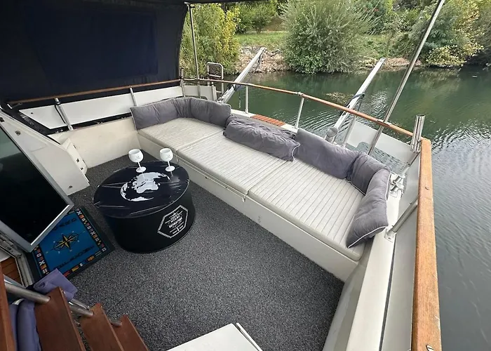 Vedette Location A La Nuitee Sur L Eau Botel